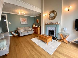 Lounge/Diner- click for photo gallery